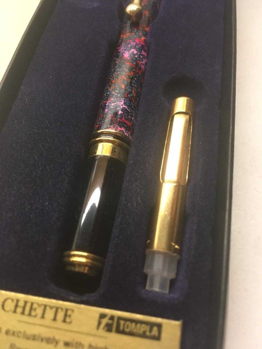 Caneta HACHETTE Floreada com Swarovski