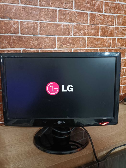 LG monitor sprawny 100%