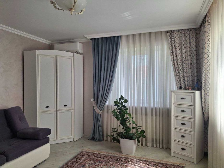 Продам 2-поверховий будинок на пров. Архітектурному 6830