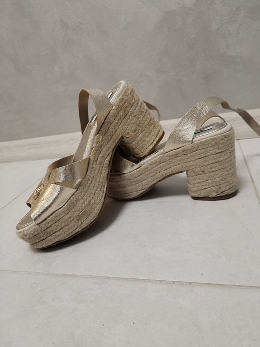 Продам Нові босоніжки