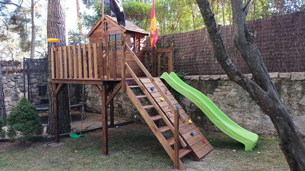 Parque infantil com tirolesa