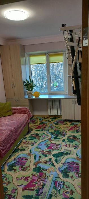 Продам 3-х кімнатну квартиру на Перемоги, 107