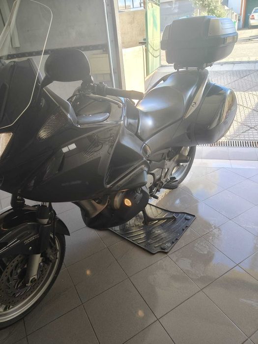 Honda Deauville 700