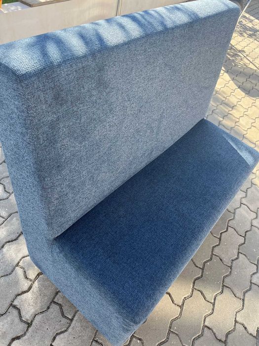 Vendo sofá/banco corrido em tecido texturado na cor Azul Navy (azul-escuro).