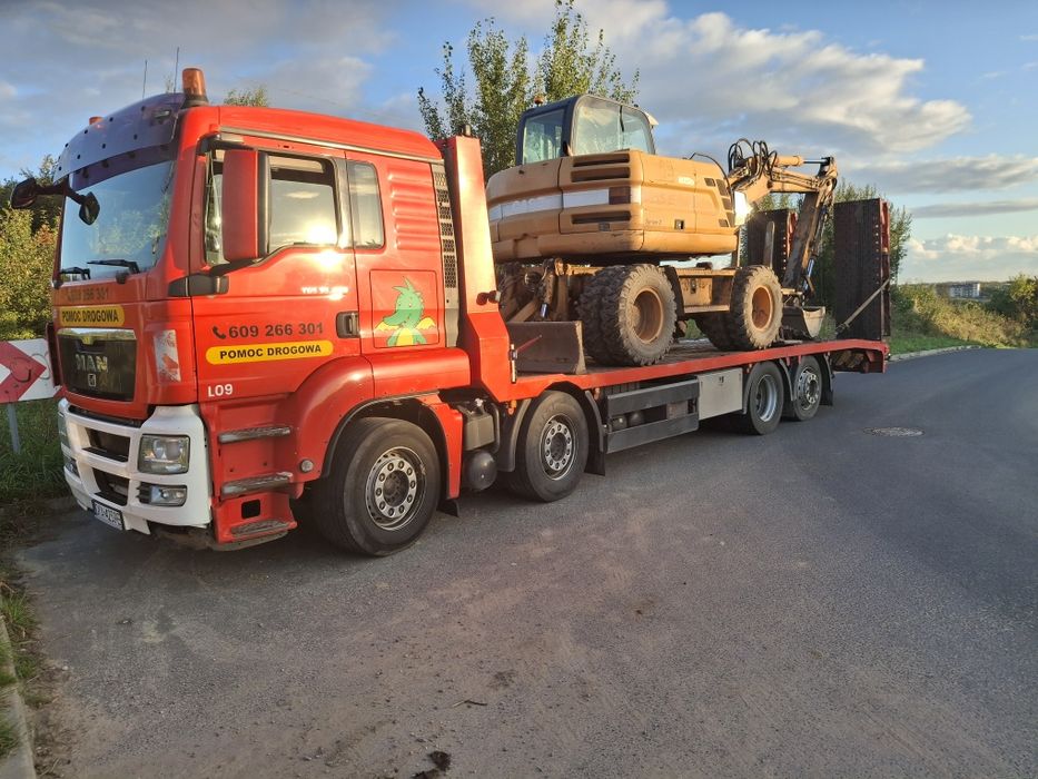 Laweta transport pomoc drogowa koparka ładowarka wozek widłowy bus