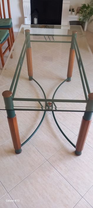 Mesa de jantar com tampo de vidro temperado duplo e 6 cadeiras em made