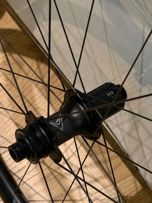 Koła karbonowe Bianchi Velomann Palladium 33 - nowe, 21 mm szer, disc, 1460g