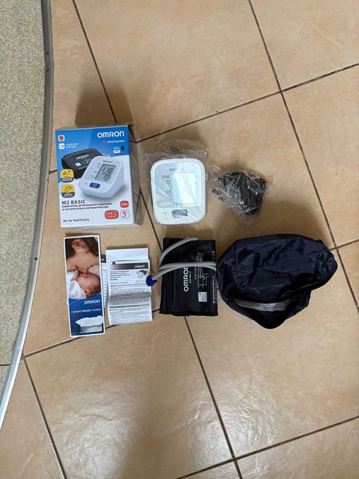 Автоматический тонометр с адаптором  Omron M2 Basic