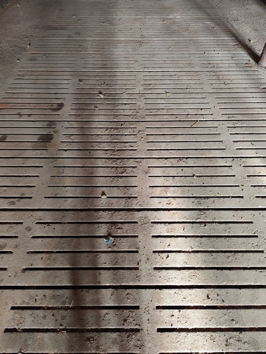 Ruszt trzoda chlewna ruszta betonowe bydło długość 300 x50 jak nowe