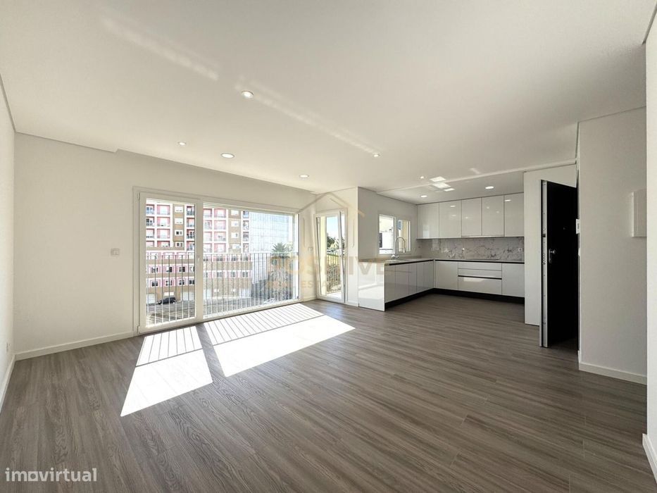 T3 em Santa Marta do Pinhal | Suite, 2 varandas e zona social de 31 m2