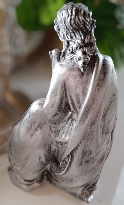 Estatueta de Sagrada Família prateada,  feita em marfinite .