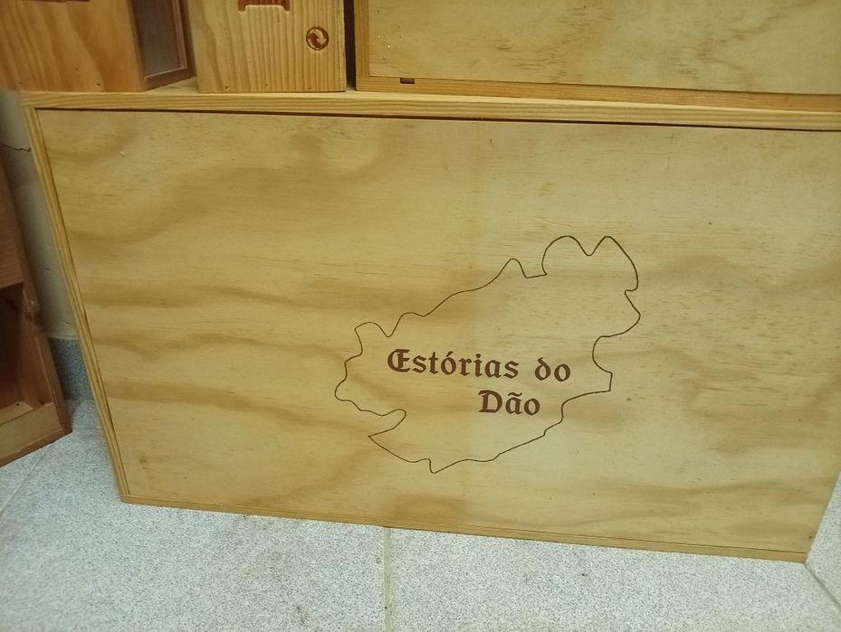 Caixas de vinho madeira