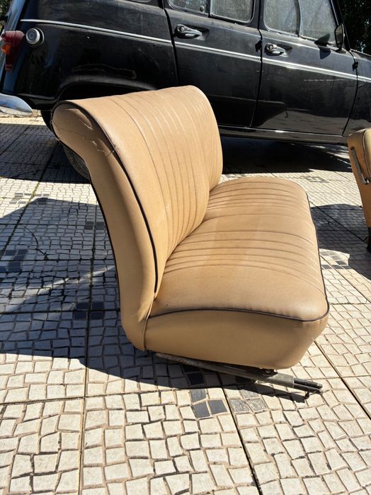 Bancos de 4L Novos (banco da frente corrido)