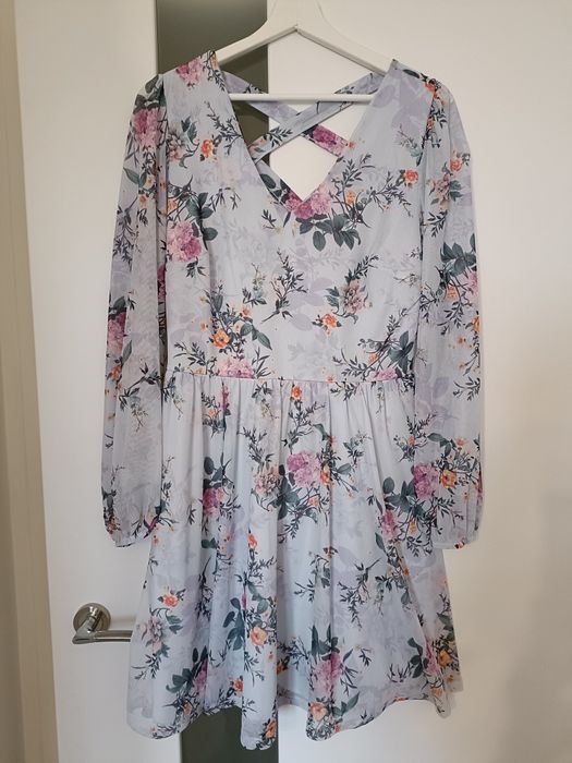 Elegancka sukienka w kwiatki