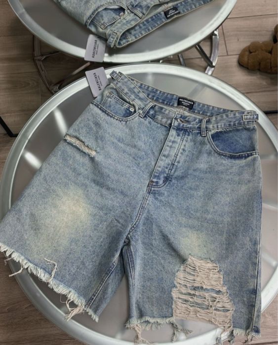 Шорти Balenciaga