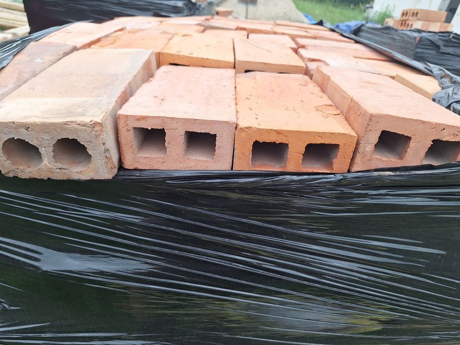 Cegla dziurawka 0,80zl\szt