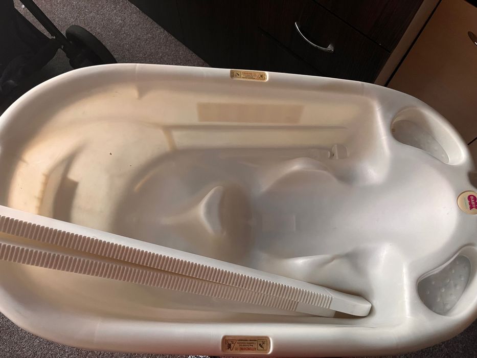 Продам детскую ванночку со сливом и адаптерами под любую ванную