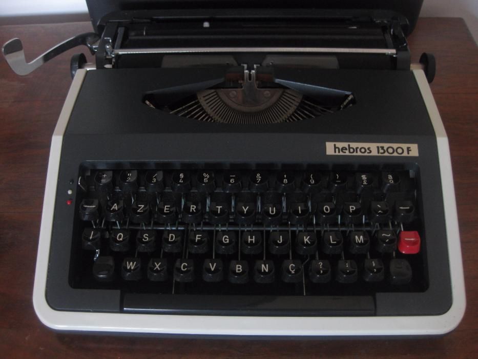 Hebros 1300F Typewriter