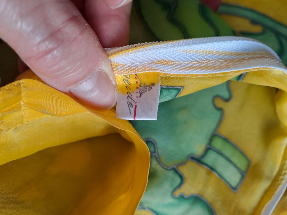 Sygnowana poszewka jedwab ręcznie malowany.