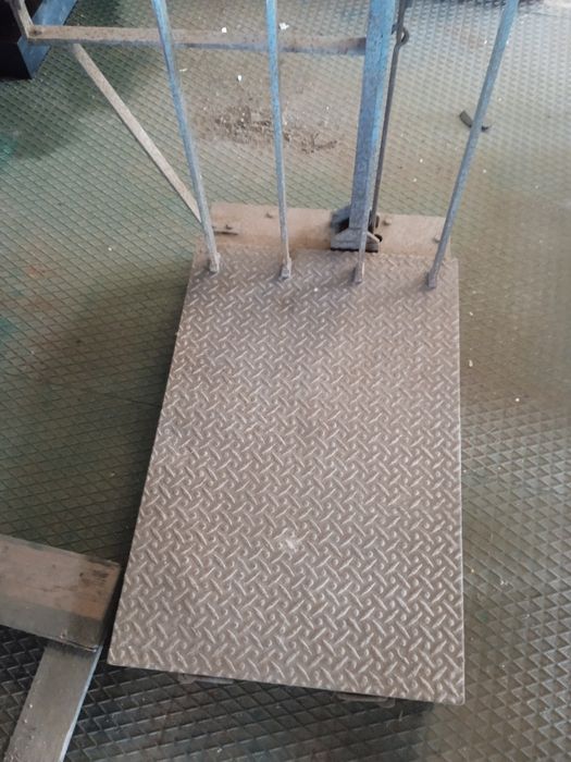 Balança muito antiga em ferro grande