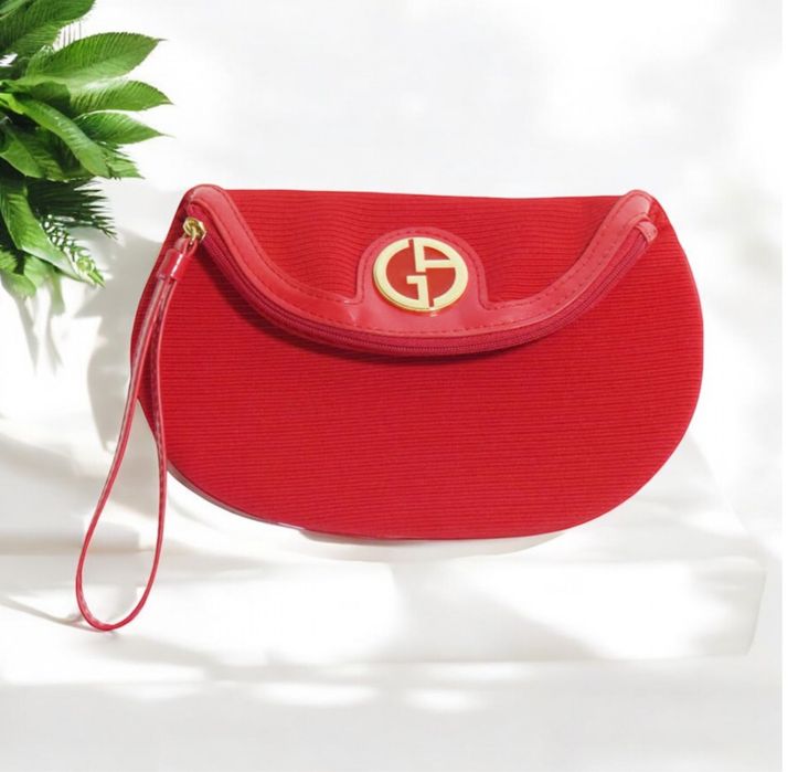 Червона косметичка Armani