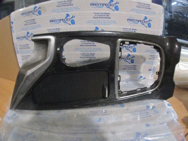 Moldura da consola central / rádio / aro HYUNDAI i40 CW (VF)