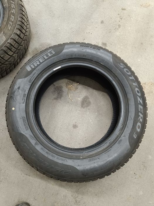 Opony zimowe Pirelli Sottozero 3. 215/65/R17  2023 rok