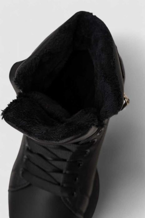 Жіночі зимові кросівки на хутрі. Теплі високі черевики