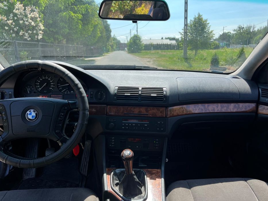 BMW 5_e39_1998r_2.5