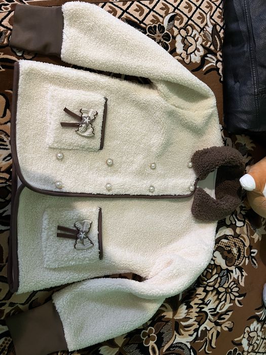 Курточка біленька святкова