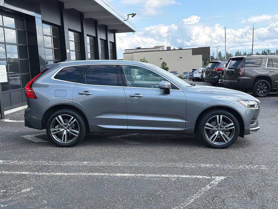 Volvo XC60 T5 Momentum      2020