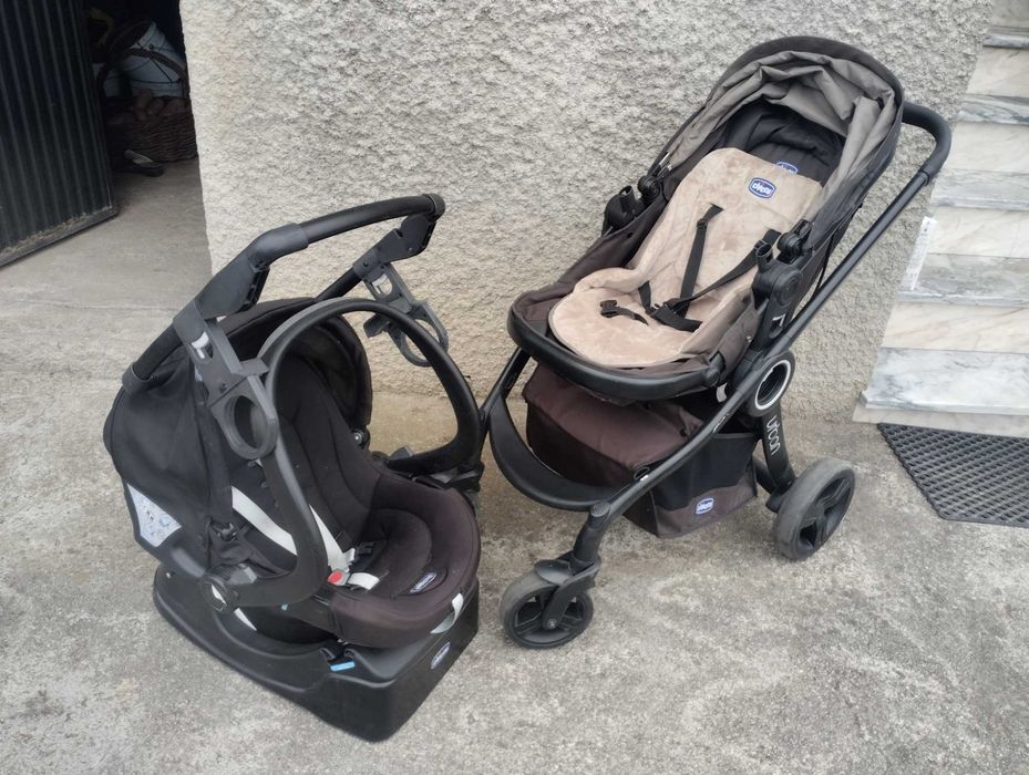 Carrinho de passeio e ovo com isofix. Usado, mas em bom estado.