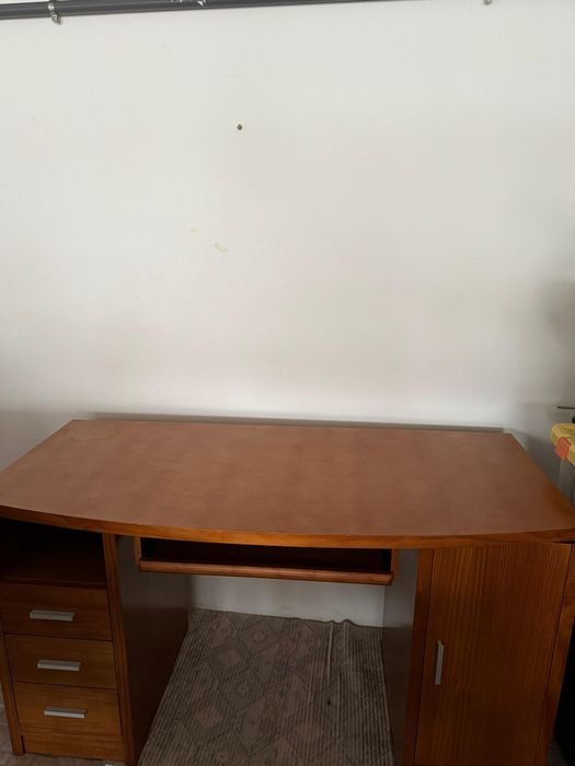 Secretária de quarto