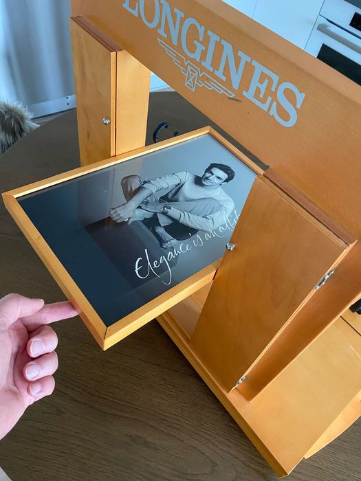 Ekspozytor, duży Longines.