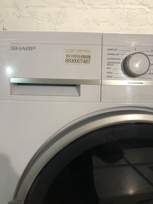 Сушильна машинка SHARP для білизни з тепловим насосом.