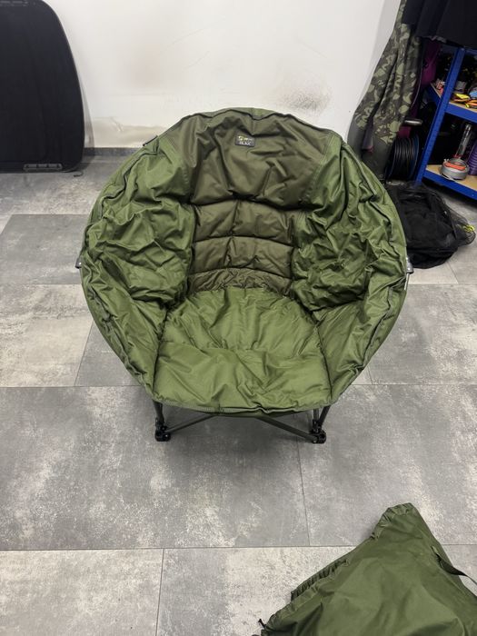 Moon chair carp spirit