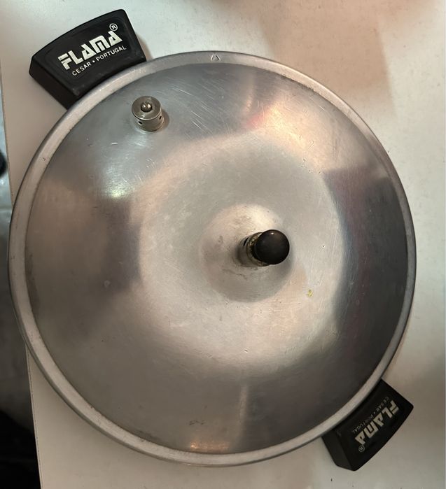 Panela de pressão para fogao a gás  (usada)