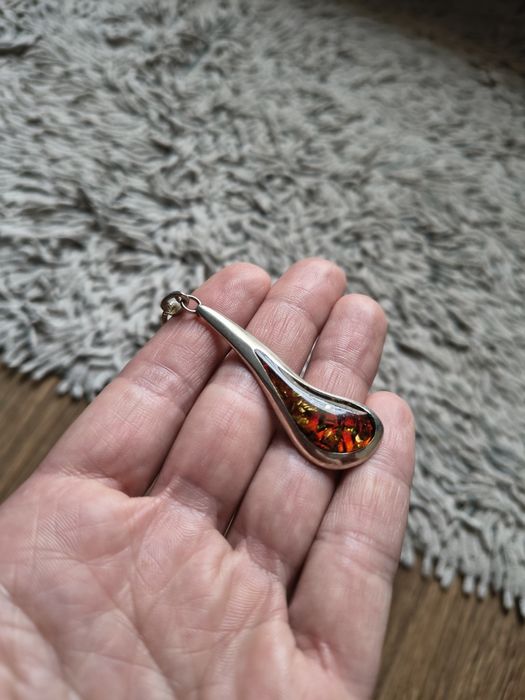 Nowy komplet biżuterii – kolczyki + zawieszka + łańcuszek