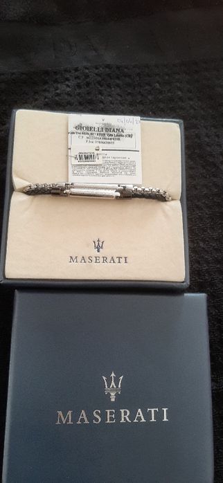 Duas Polceiras maserati homem