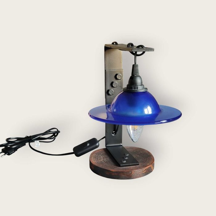 Lampka nocna „UFO”. Świetlny znak z innego wymiaru. Space age.