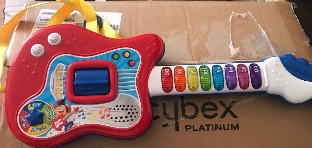 Guitarra com sons teclas e musicas