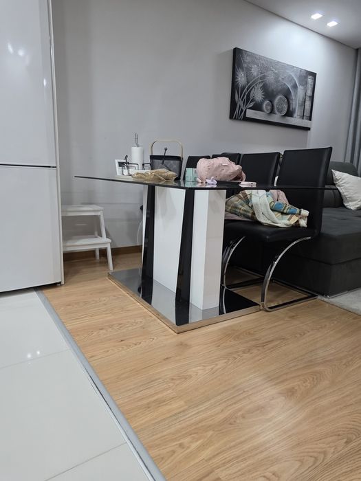 Mesa de jantar com 6 cadeiras