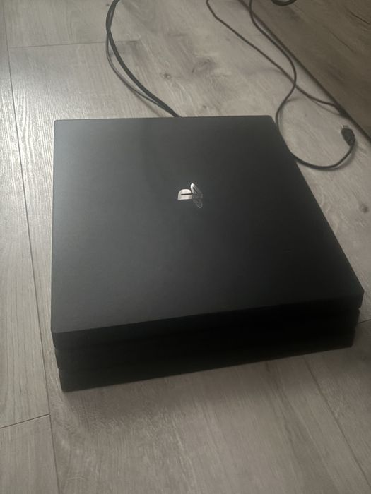 Playstation 4 PRO , 1TB , 9 GIER , 2  PADY