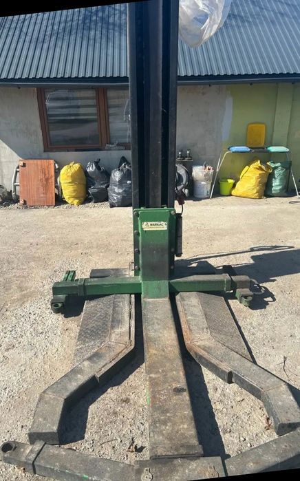 Podnośnik jednokolumnowy mobilny