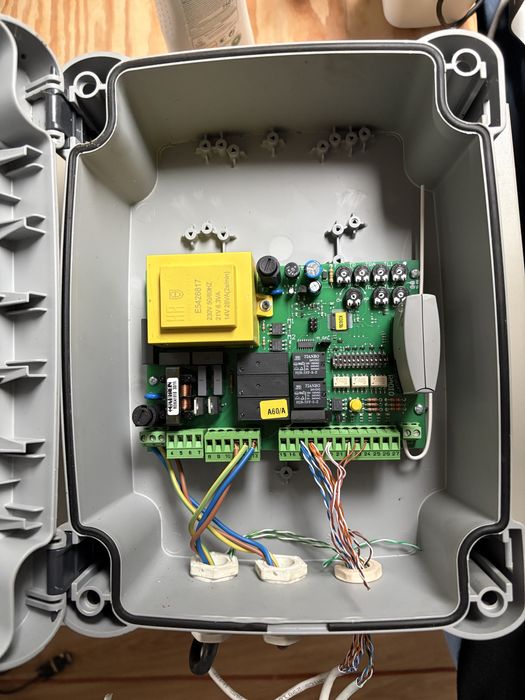 NICE A60/A – Unidade de controlo de portã