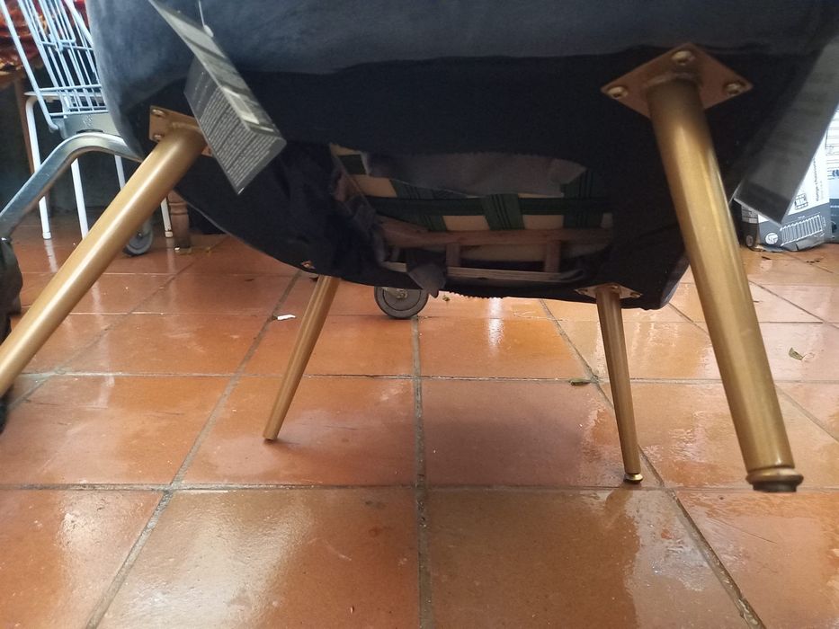Cadeirão veludo cinza e metal