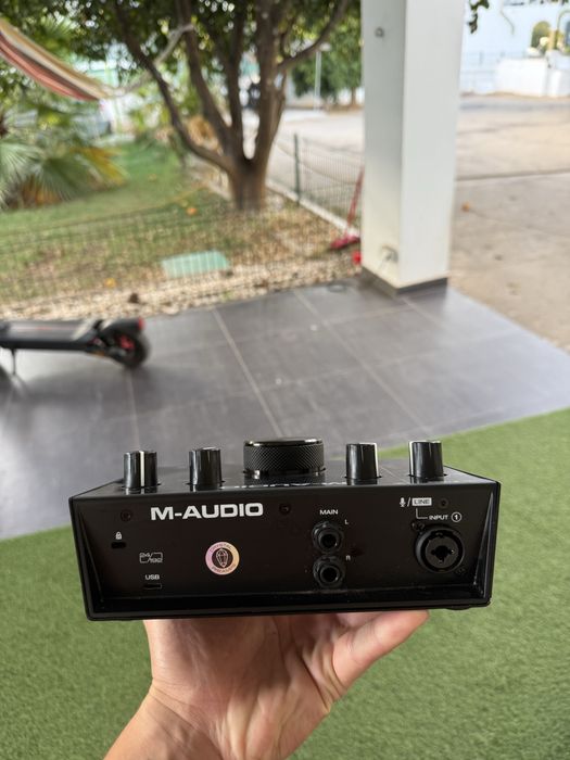 Interface M-Audio Air 192 4 + Audio Technica Studio Headphones