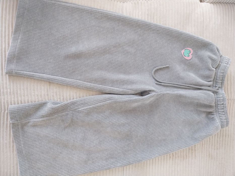 Dres 122/128 Reserved dla dziewczynki