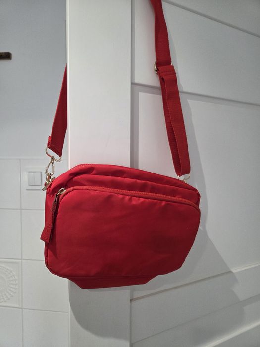 Czerwona torebka materiałowa