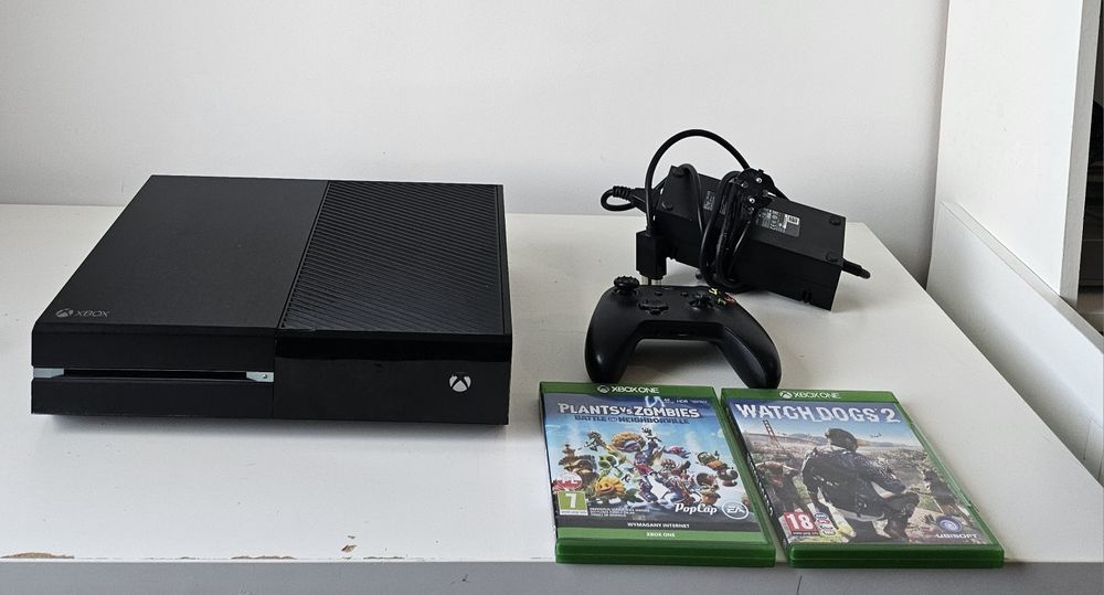 Konsola XBOX ONE +Gry Pad
